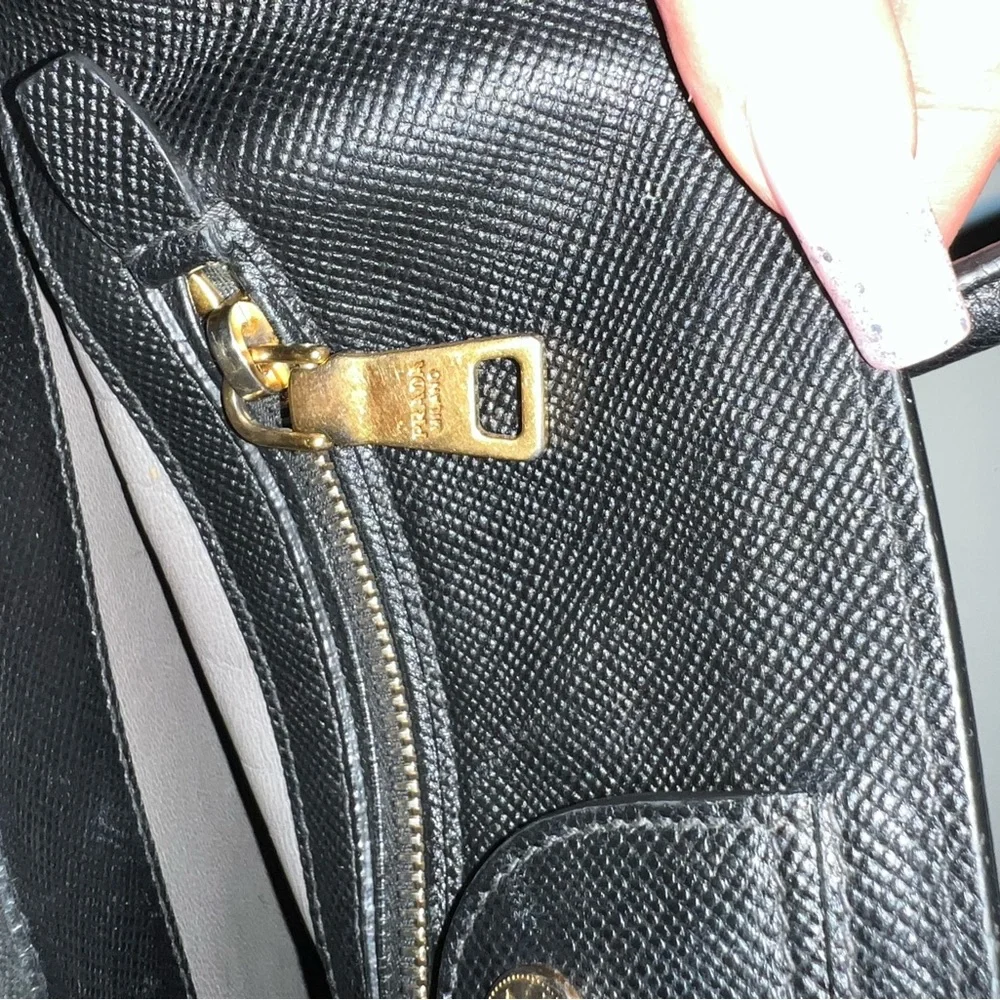 Authentic Prada Large Promenade - Picture 7 of 16